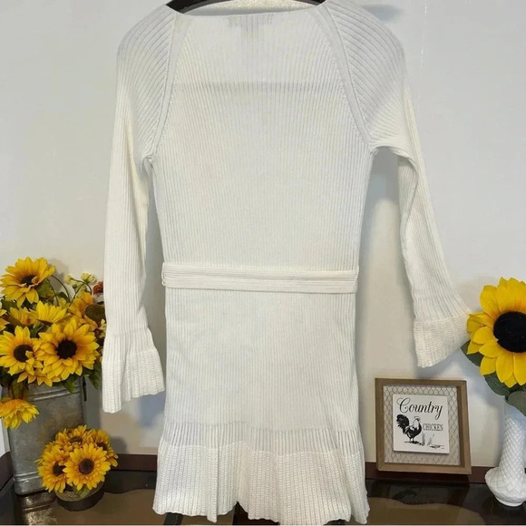 Express Women’s size M long sleeve cotton blend cream cardigan sweater - Picture 6 of 8